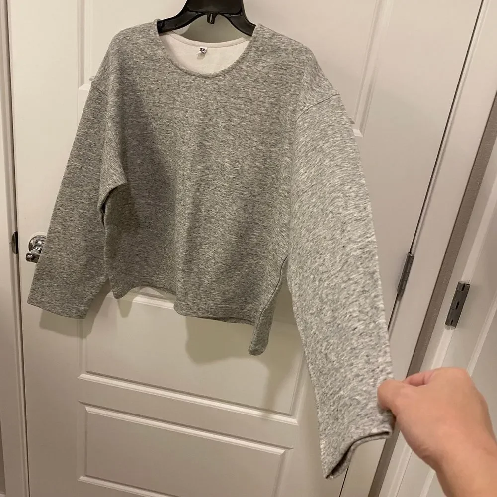 Uniqlo Gray French Terry Knit Long Sleeve Crewneck Crop Boxy Sweater Medium